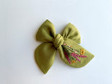 Hand Embroidered Bow - Chunky - Green - Wildflowers